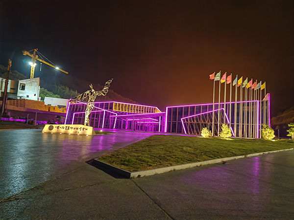 城市亮化是现代城市建设的重要组成部分,它不仅可以美化城市的夜景,还能提升城市的整体形象。随着科技的不断进步,城市亮化也得到了更多的关注和创新。本文将介绍一些关于城市亮化的创意和技术,帮助读者了解城市亮化的重要性以及如何进行七里河城市亮化的规划和实施。 城市亮化是现代城市建设的重要组成部分,它不仅可以美化城市的夜景,还能提升城市的整体形象。随着科技的不断进步,城市亮化也得到了更多的关注和创新。本文将介绍一些关于城市亮化的创意和技术,帮助读者了解七里河城市亮化的重要性以及如何进行七里河城市亮化的规划和实施。